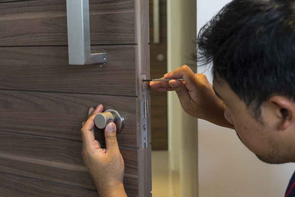7 Reasons Why You Need an Emergency Locksmith | Safe & Keys Service Alhambra